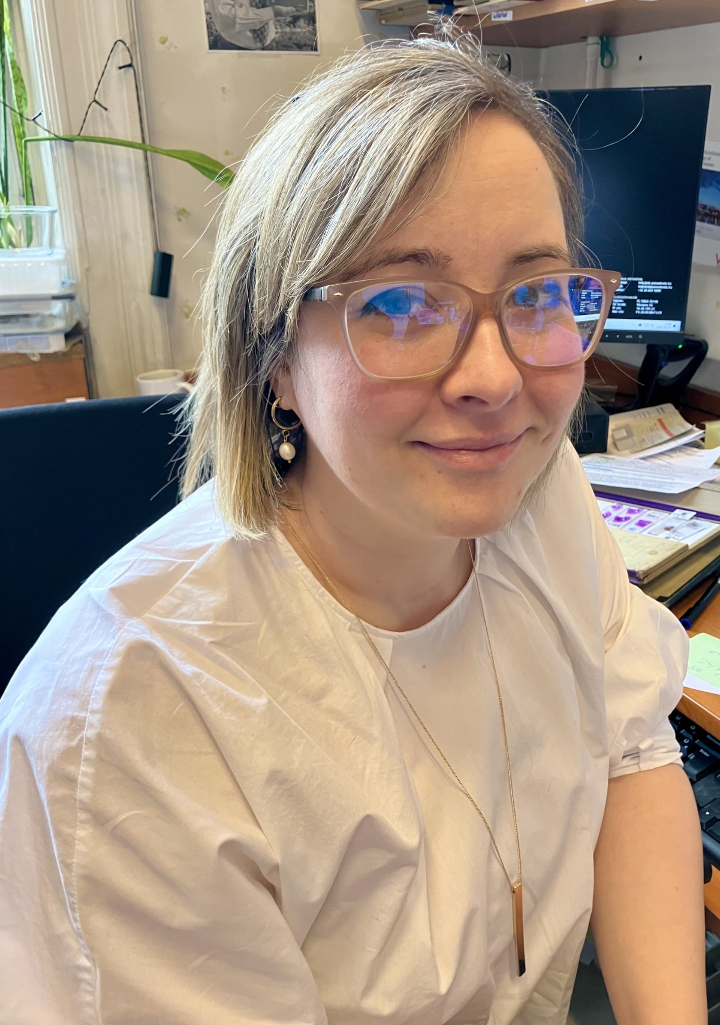 Dr. Radwánszki Glória